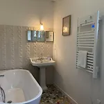 Paisible 8 Pers Avec Jardin Proche Parc Le Pal - Fr-1-489-613 Holiday home Diou (Allier)