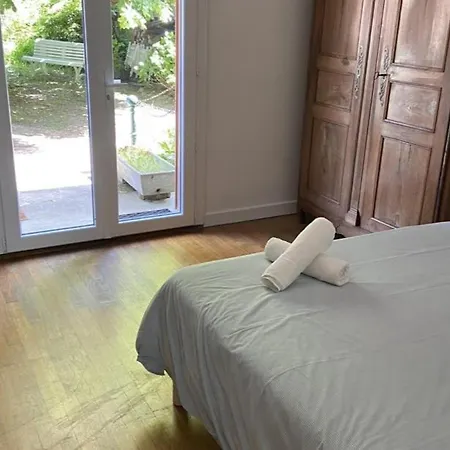 Holiday home Paisible 8 Pers Avec Jardin Proche Parc Le Pal - Fr-1-489-613 *