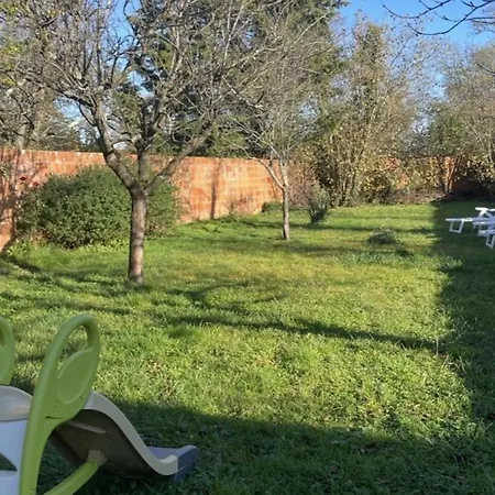 Holiday home Paisible 8 Pers Avec Jardin Proche Parc Le Pal - Fr-1-489-613 *
